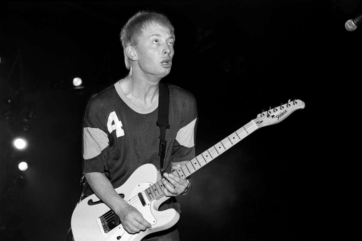 Happy Birthday Thom Yorke On Stage Uk 1995 Scrolller