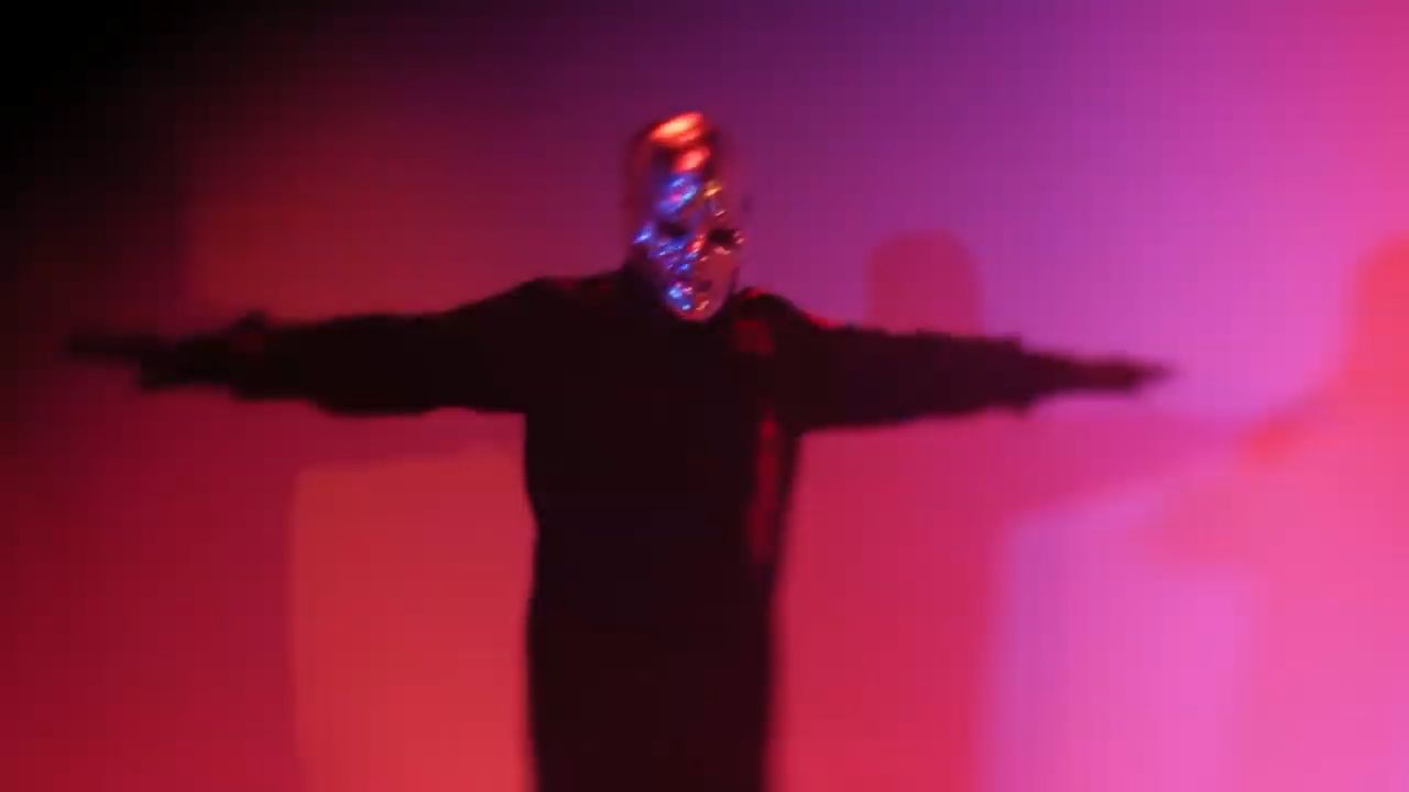 He be Tposing tho Scrolller