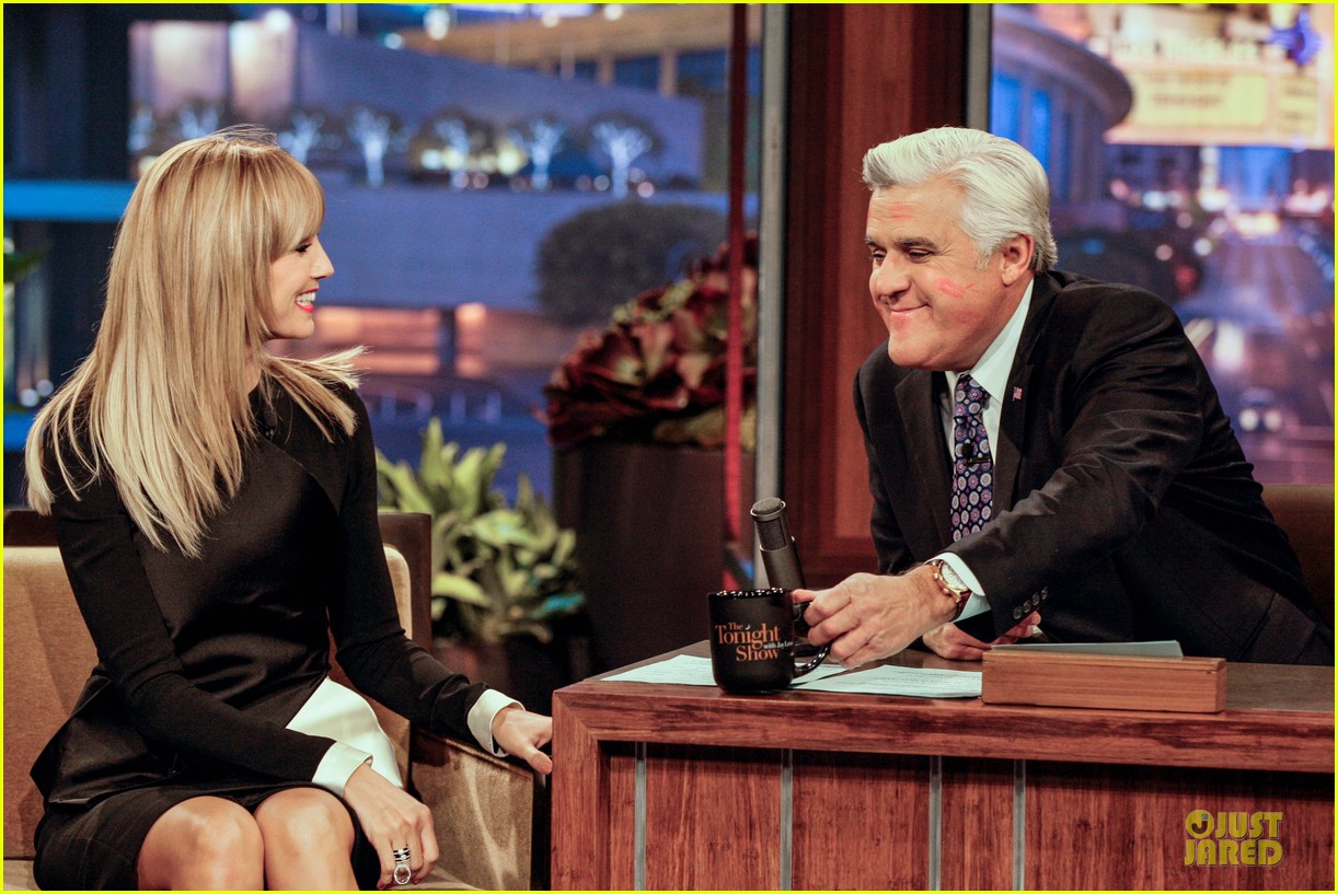 Heidi Klum smiling after kissing Jay Leno on the face five times ...