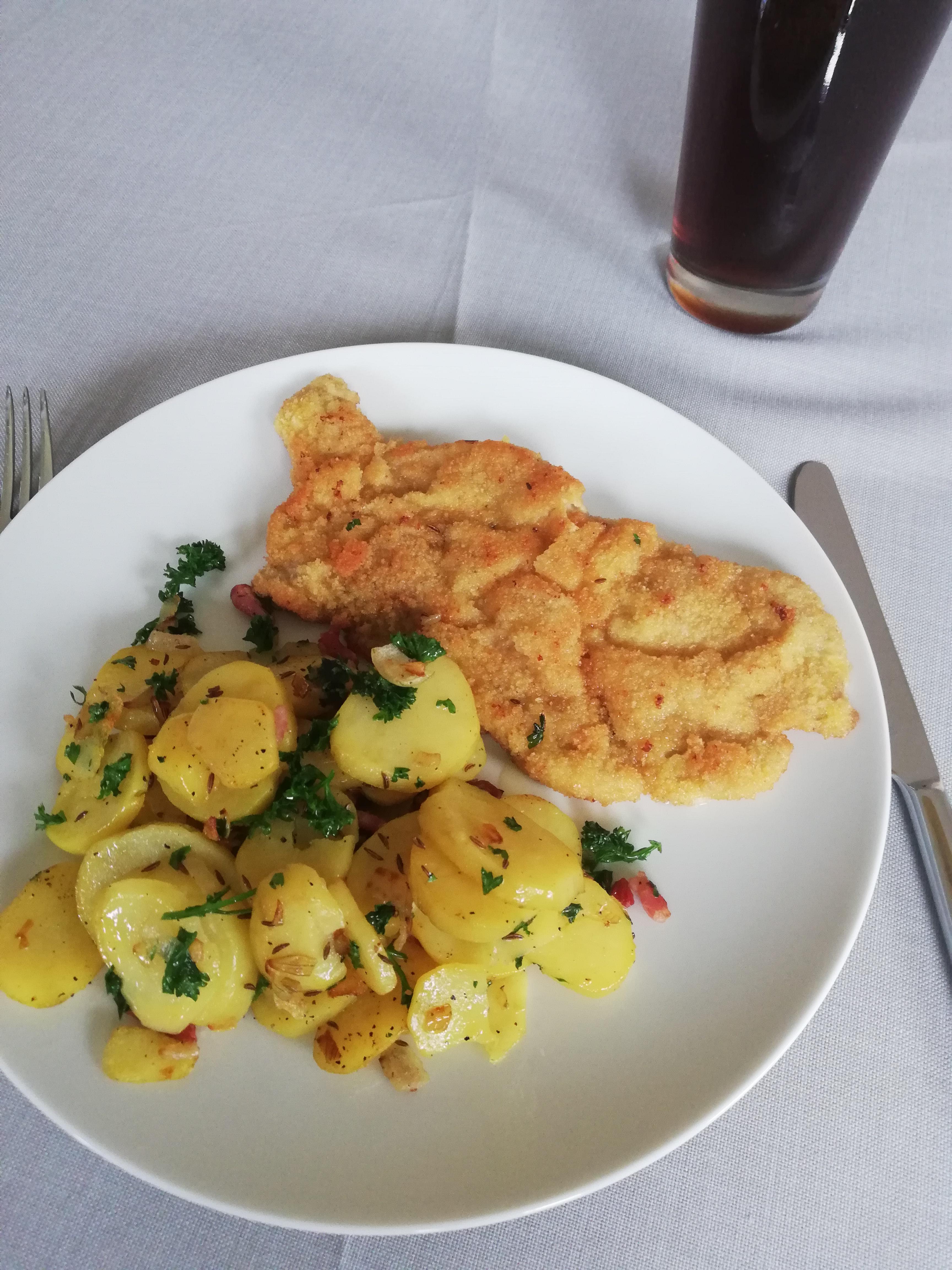 [Homemade] Wiener Schnitzel mit Bratkartoffeln. | Scrolller