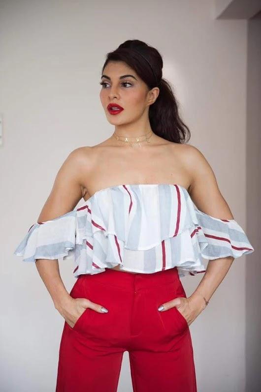 Hot Jacqueline Fernandez In Red Scrolller