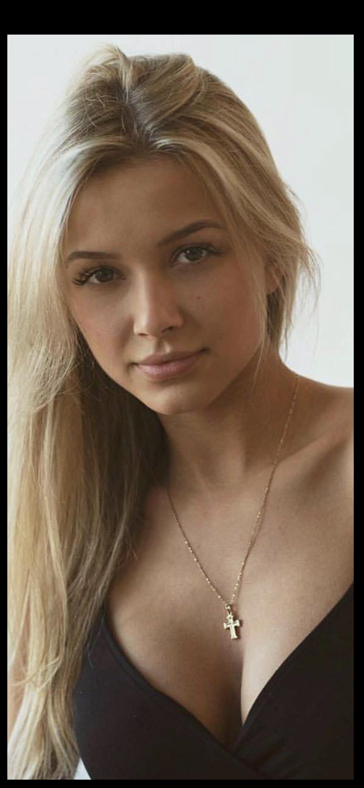 Hotttttttt🔥🔥🔥🔥 Scrolller