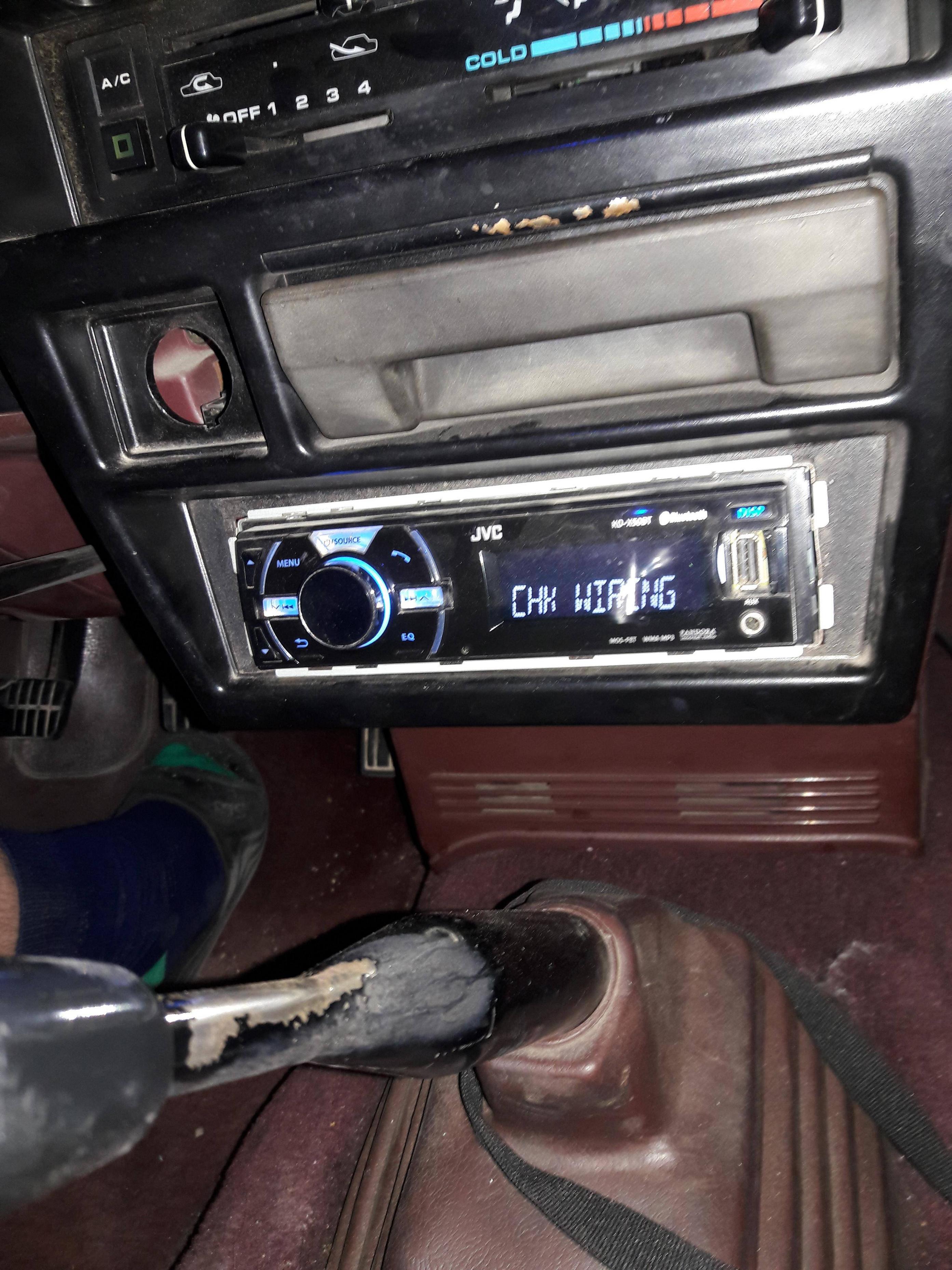 How to pull out radio with breaking the dash...(I'm an idiot) Scrolller