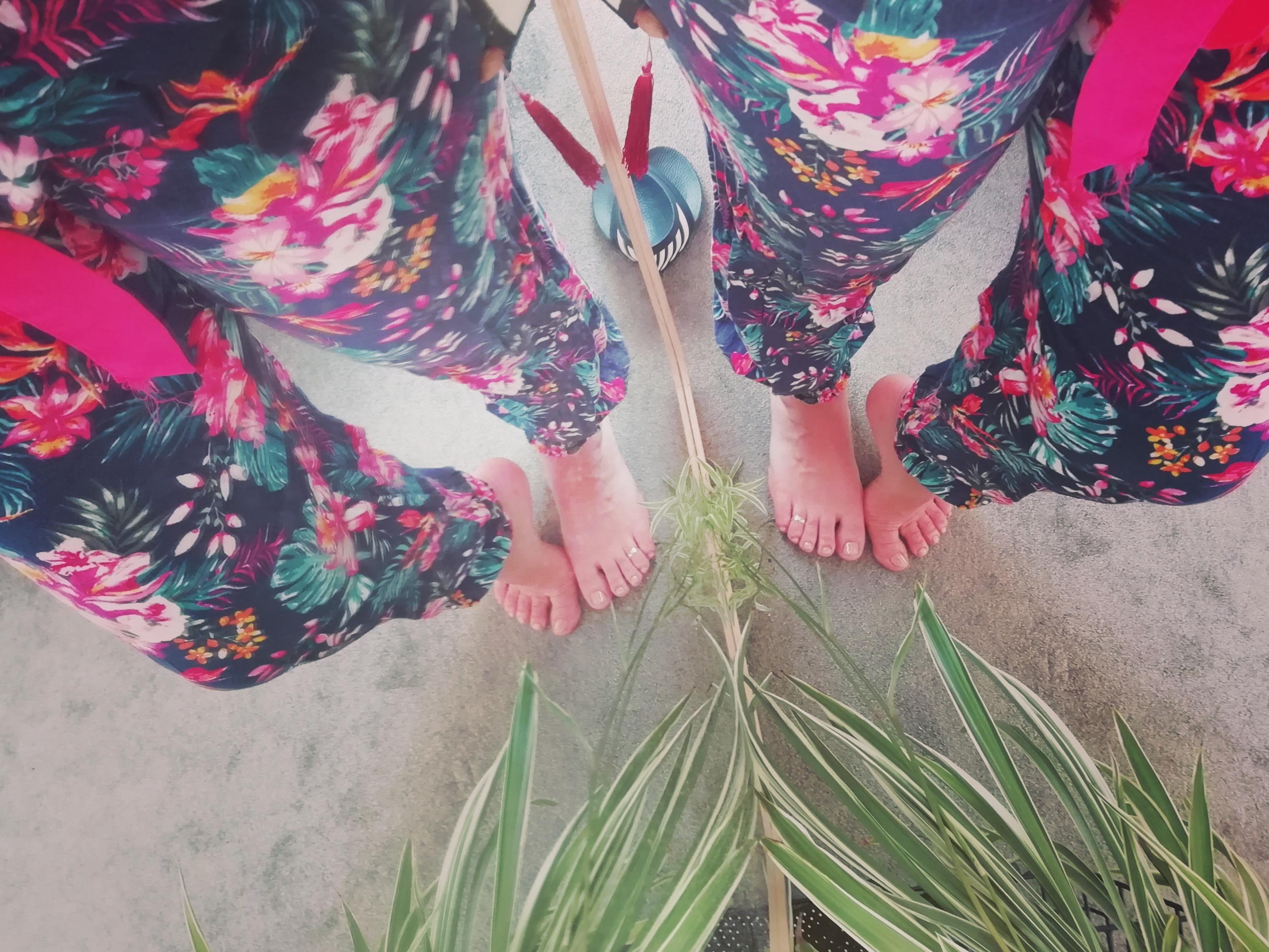 I come packaged in flowery pants 🍒🌺 and you may untie the ribbon with