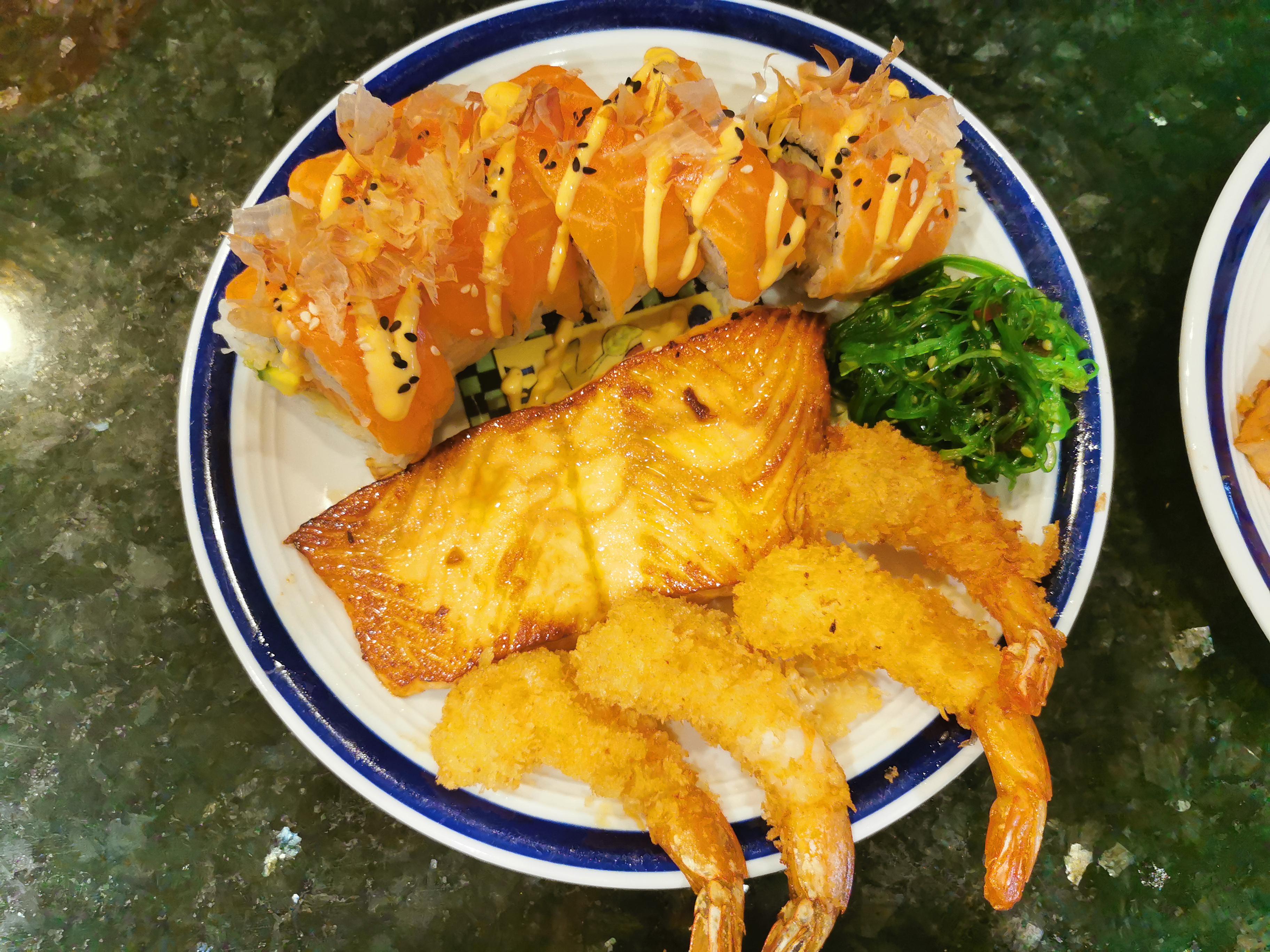 I made red dragon roll, tempura shrimp, and teriyaki salmon fillet. Scrolller