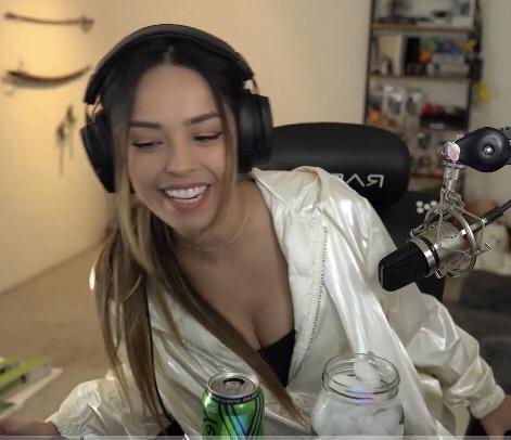 I want a Rae nip slip so bad 😩 | Scrolller