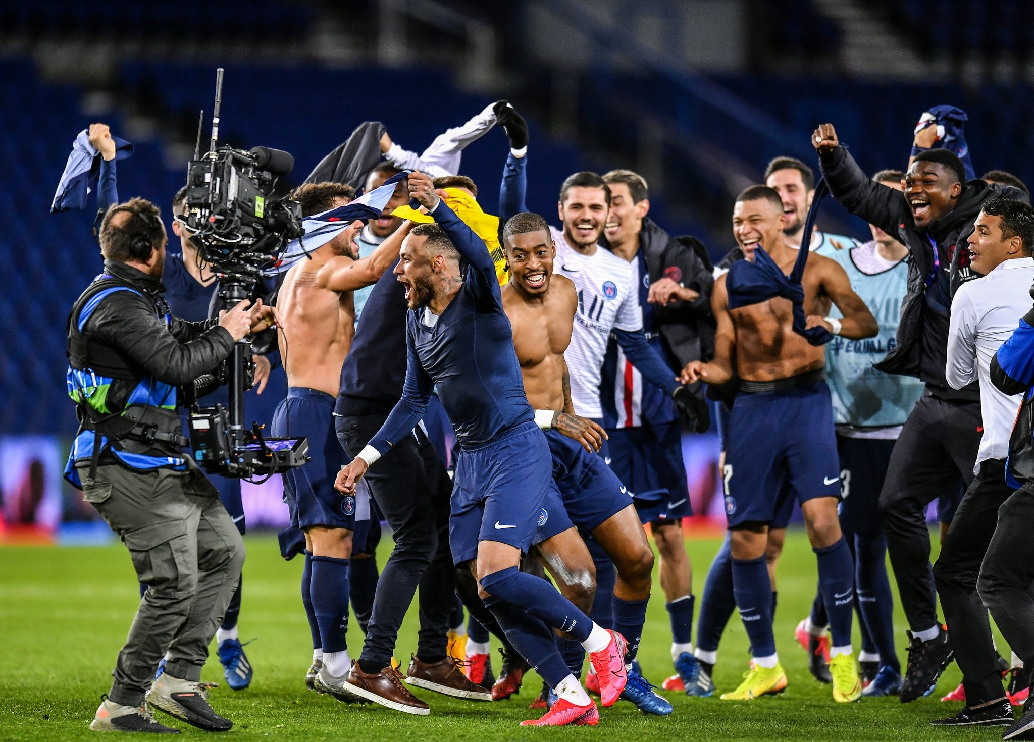 Ici c'est Paris 💙 | Scrolller