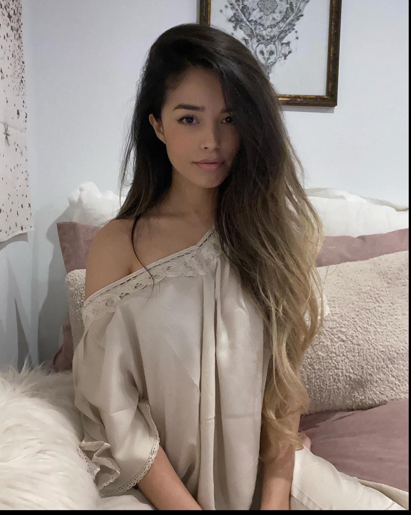 If you want to jerk to rae DM me! Scrolller