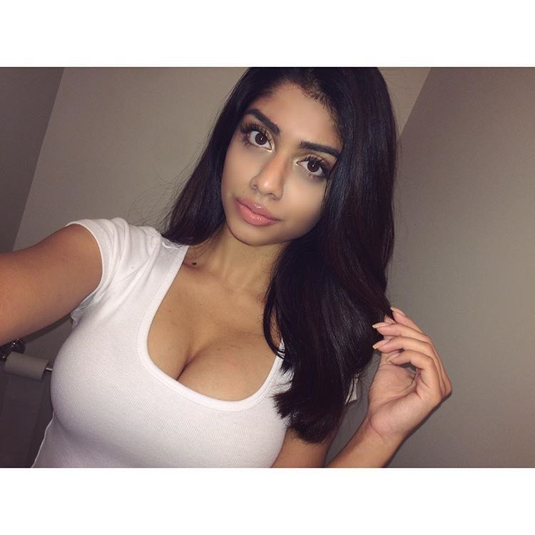 Sexy Indian Selfie | Scrolller