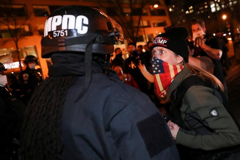 Insane Parler lunatic giving a riot cop the old crazy eye. | Scrolller