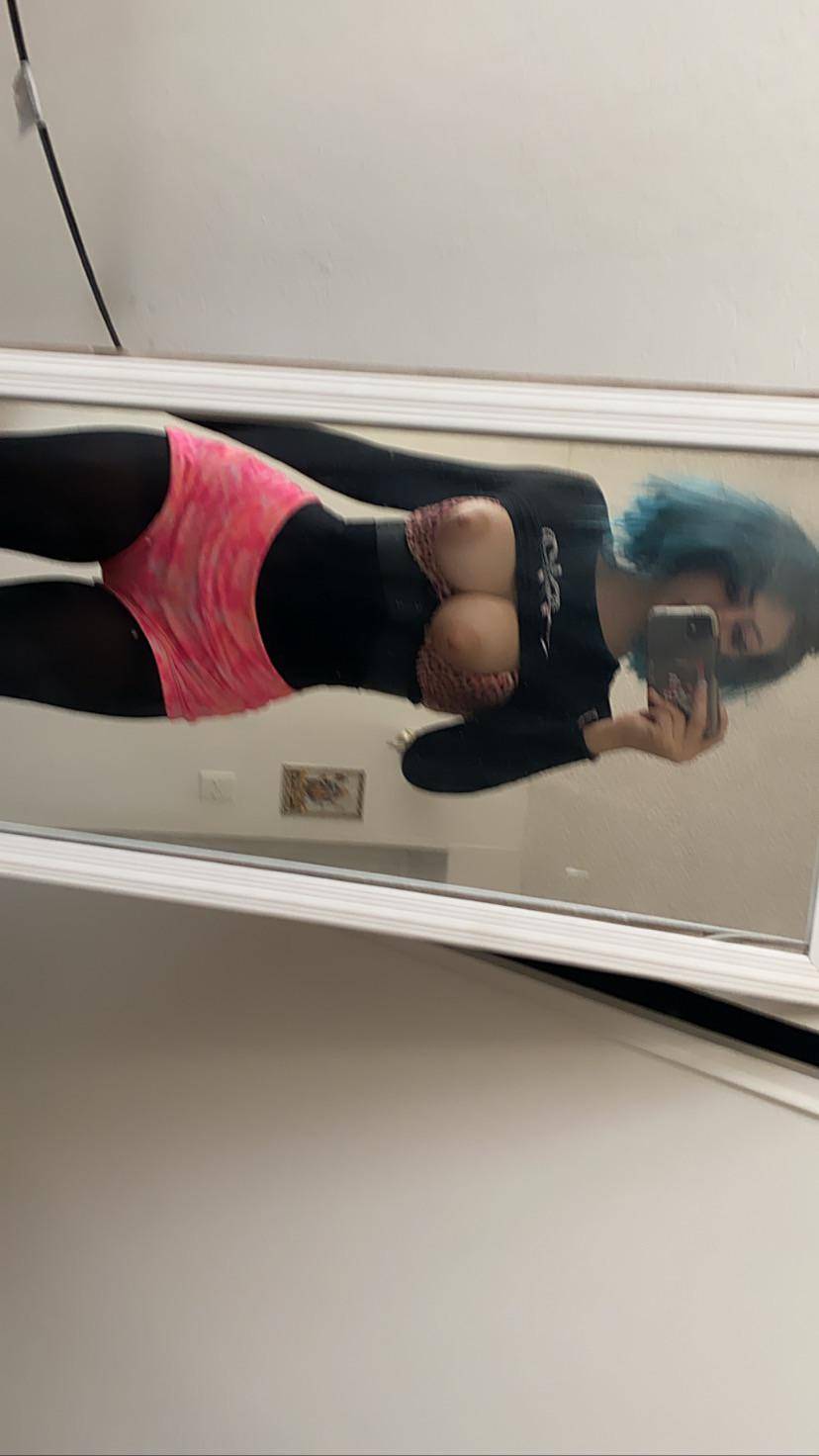 Instagram is : @pvnks uwu ;-; Scrolller