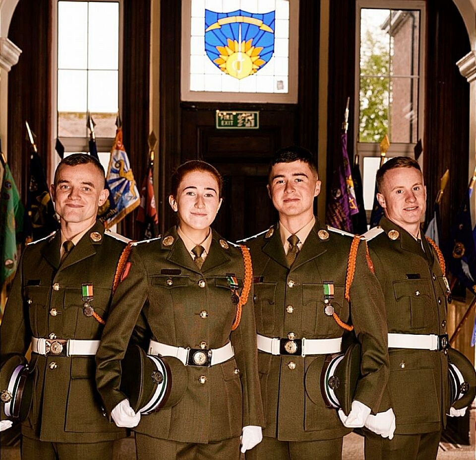 ireland-irish-defence-forces-army-officer-cadets-scrolller