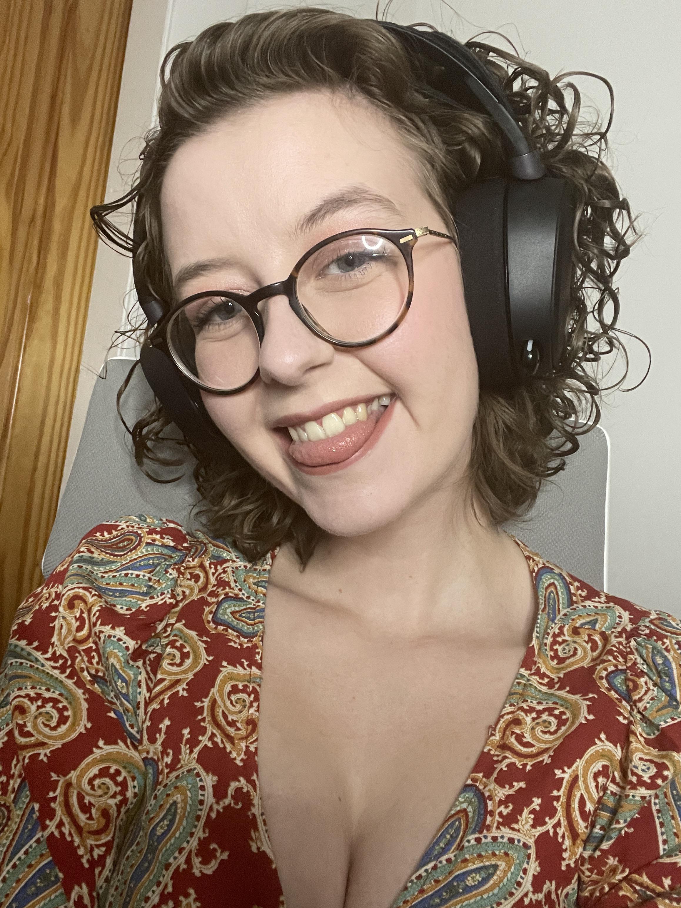 Meet The Nurse Taking Over Twitch - 0gm0ivj