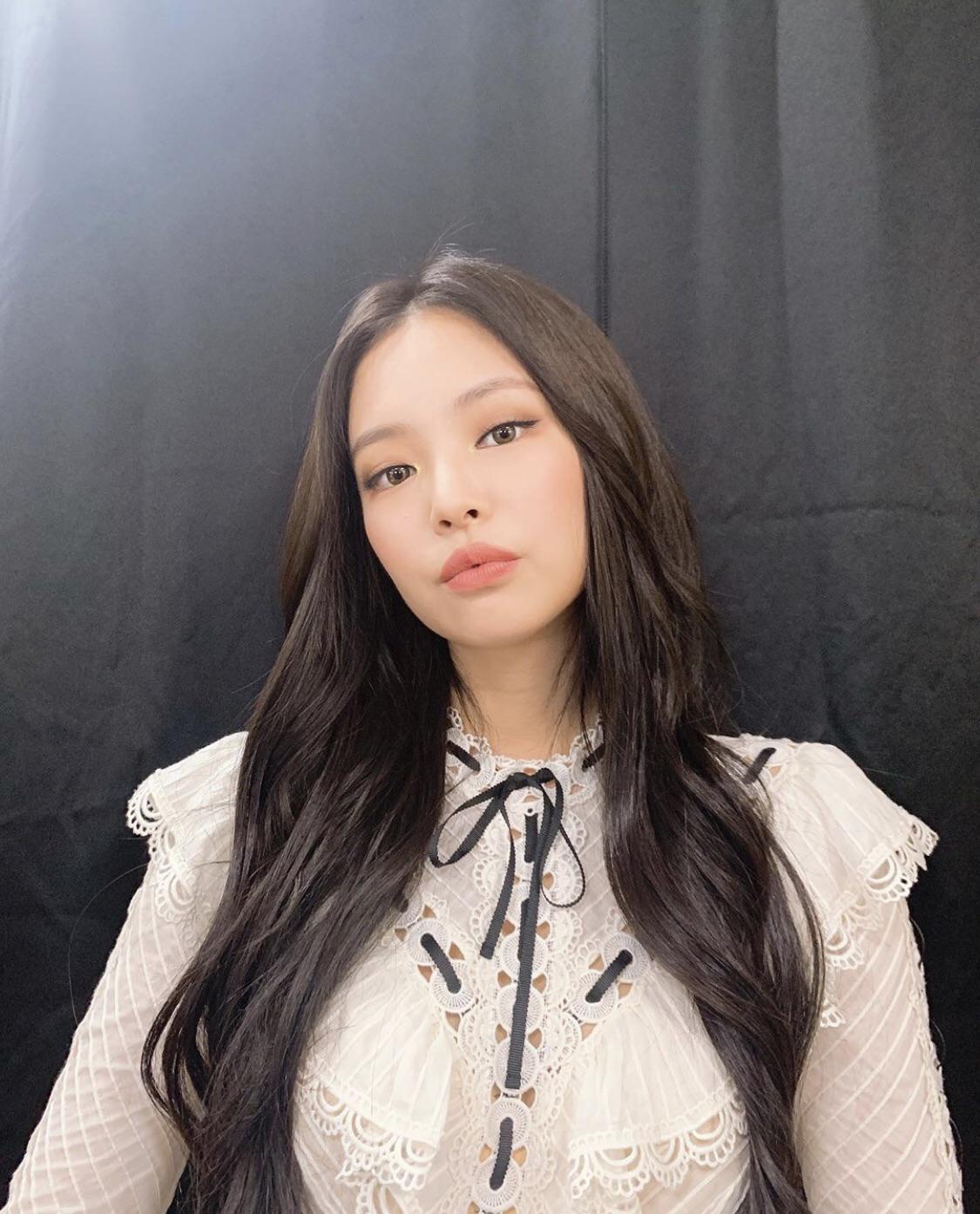 Jennie Ruby Jane | Scrolller
