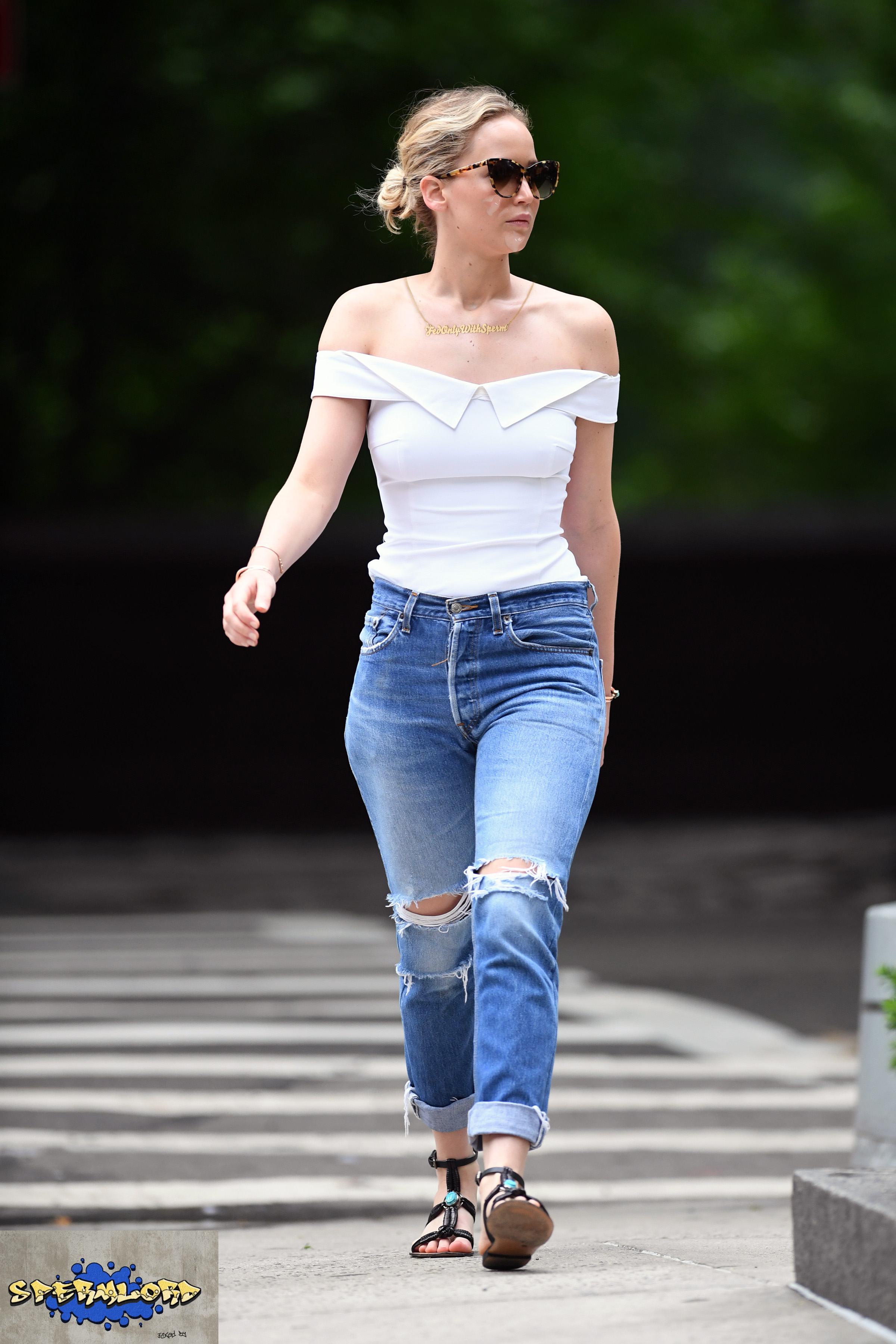 Jennifer Lawrence Cum Walk in the Park Scrolller