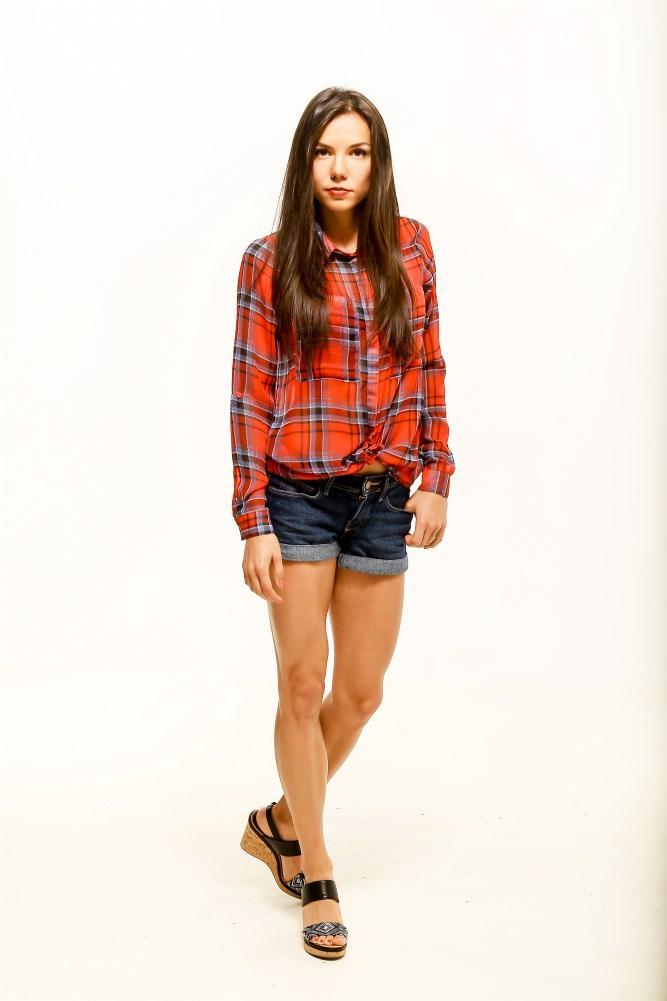 Joanna Jóźwik in short shorts Scrolller