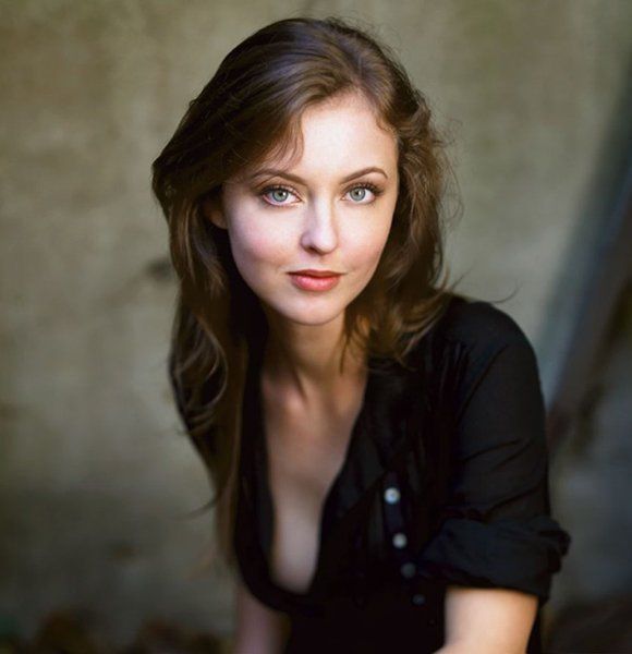 Katharine Isabelle Scrolller