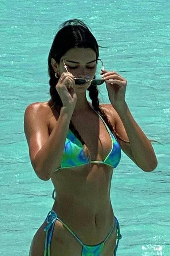 Kendall Jenner’s Hot Bikini Body Scrolller