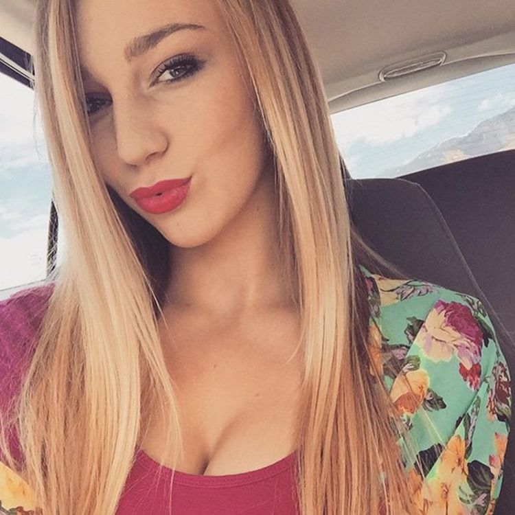 Kendra Sunderland Scrolller