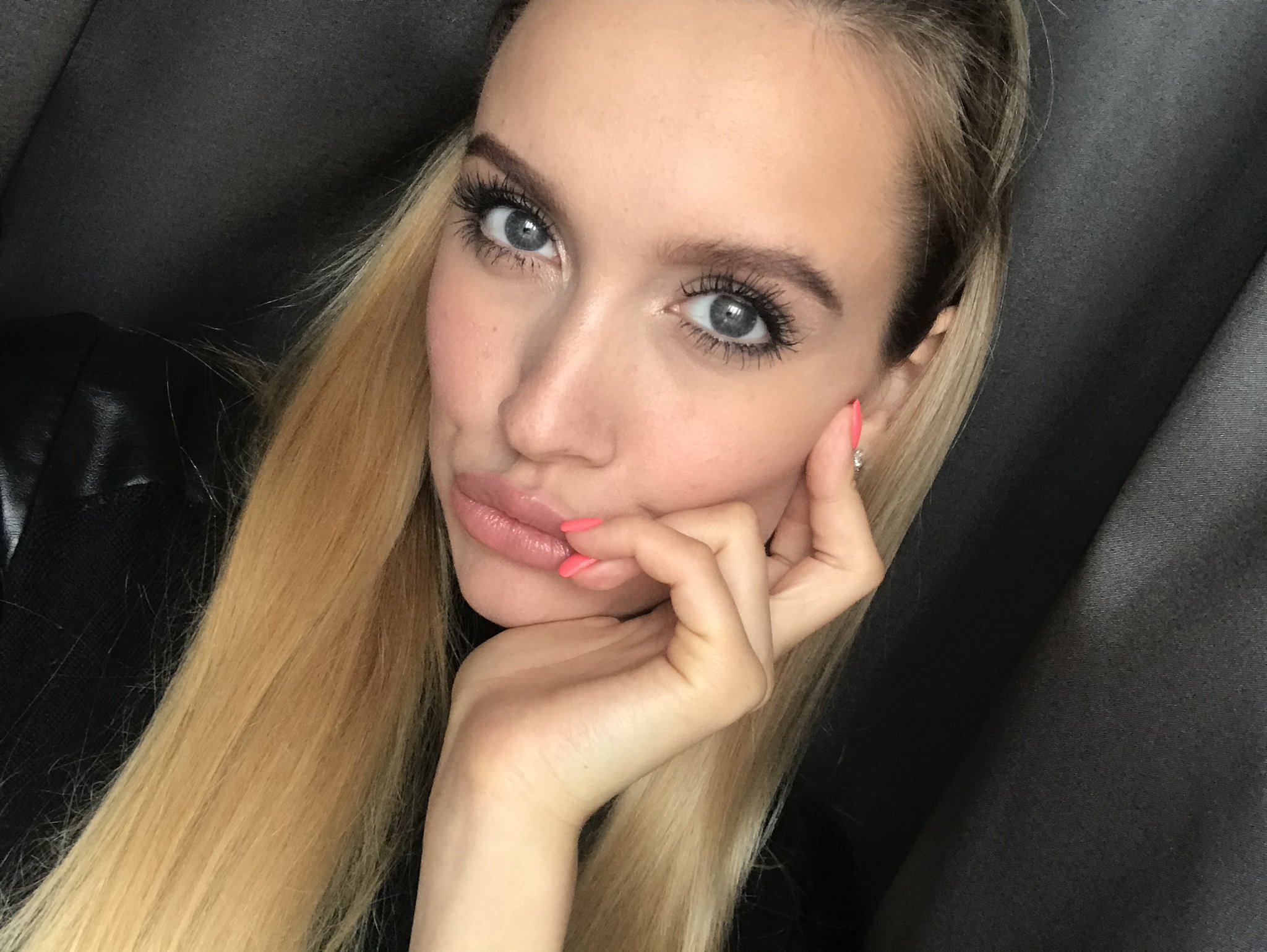 Kristina Sweet’s Pouty Selfie | Scrolller