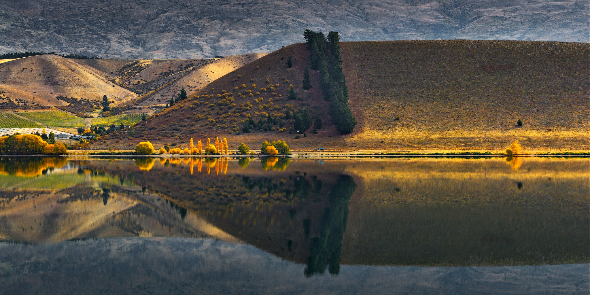 Lake Dunstan, South Island [2048x1024] | Scrolller