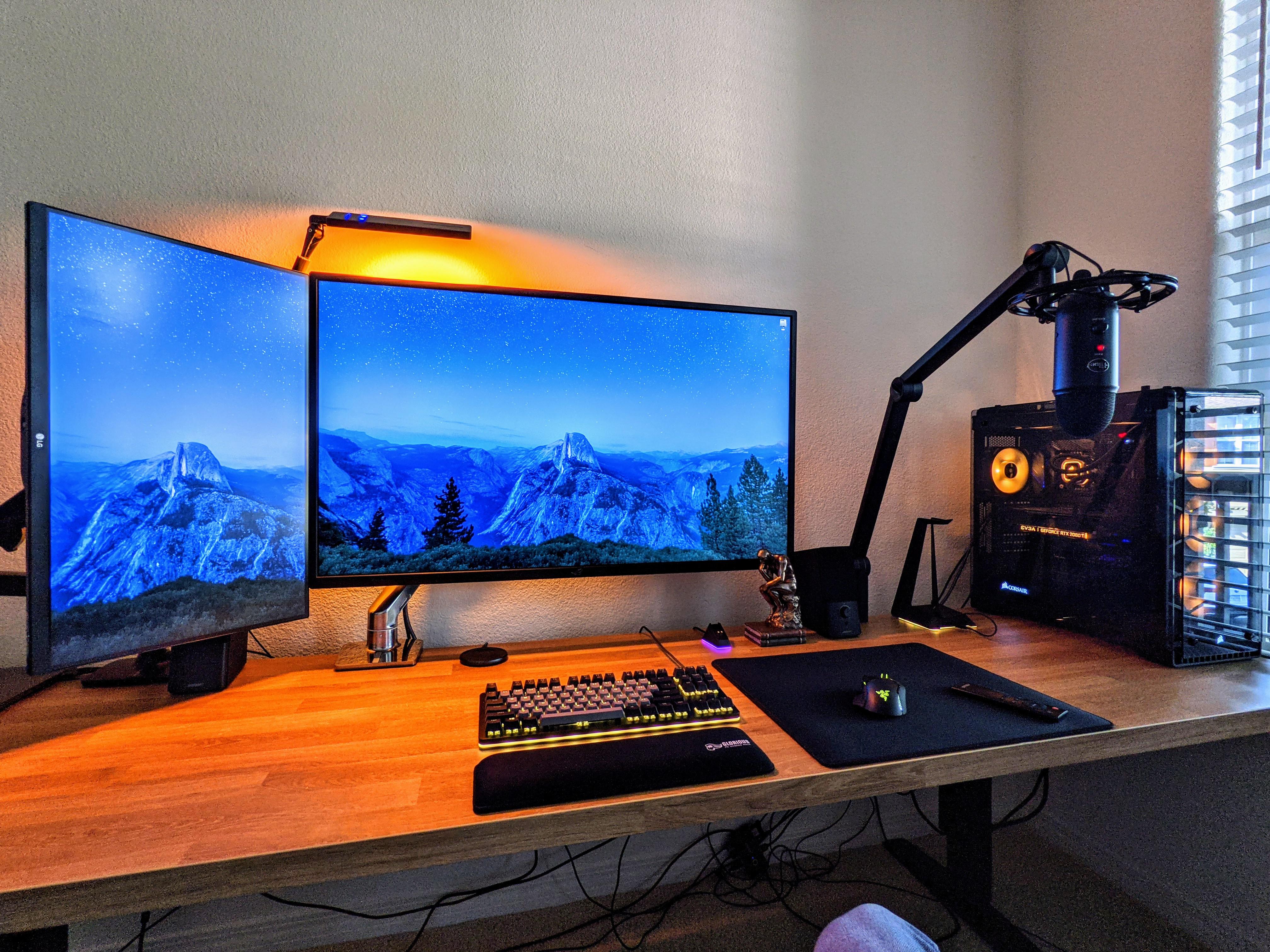 Left speaker doesn't fit with second monitor. Any suggestions? Scrolller