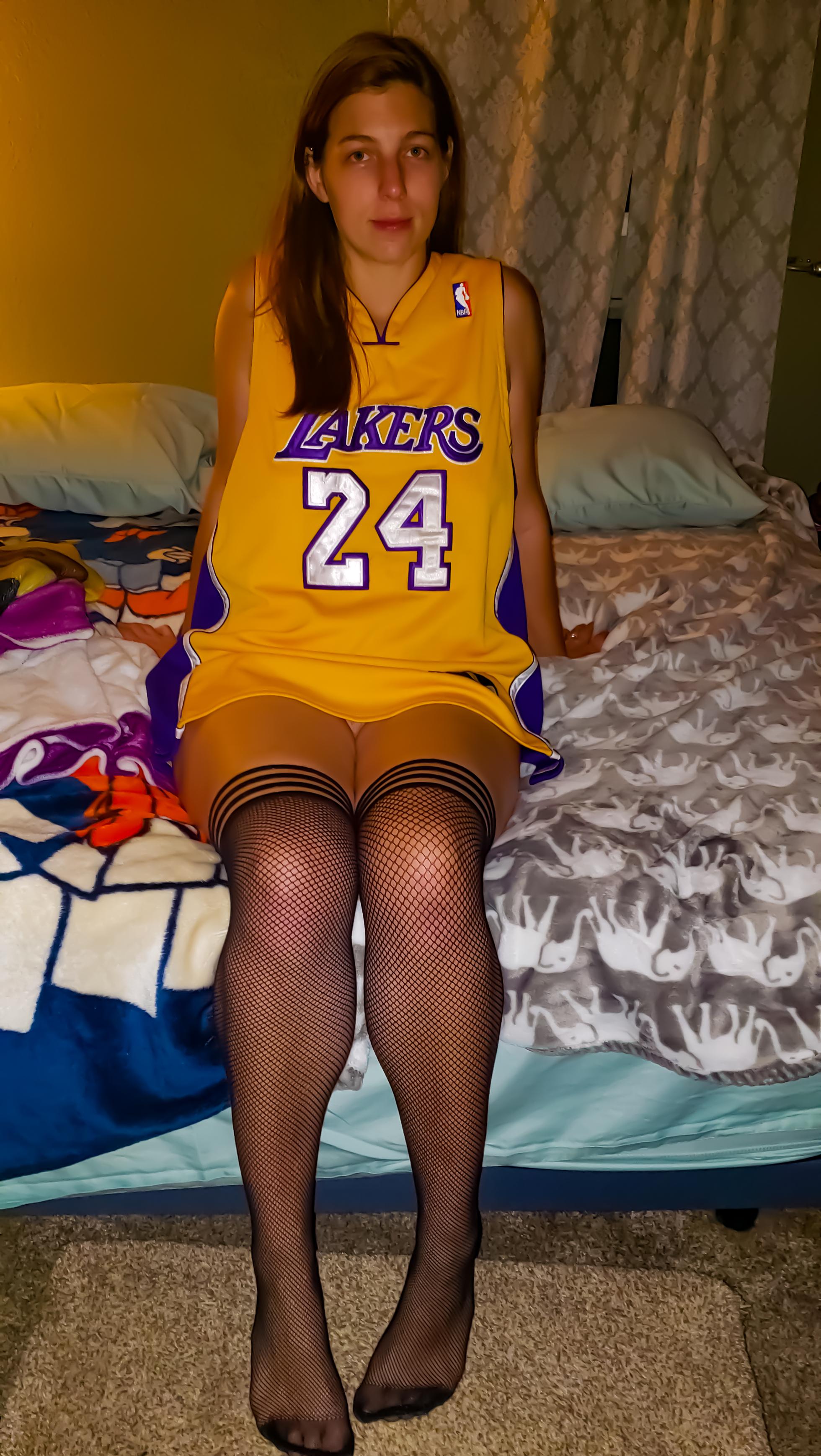 Let S Stay In And Watch Old Laker Games All Natural Unfiltered No Makeup F Scrolller