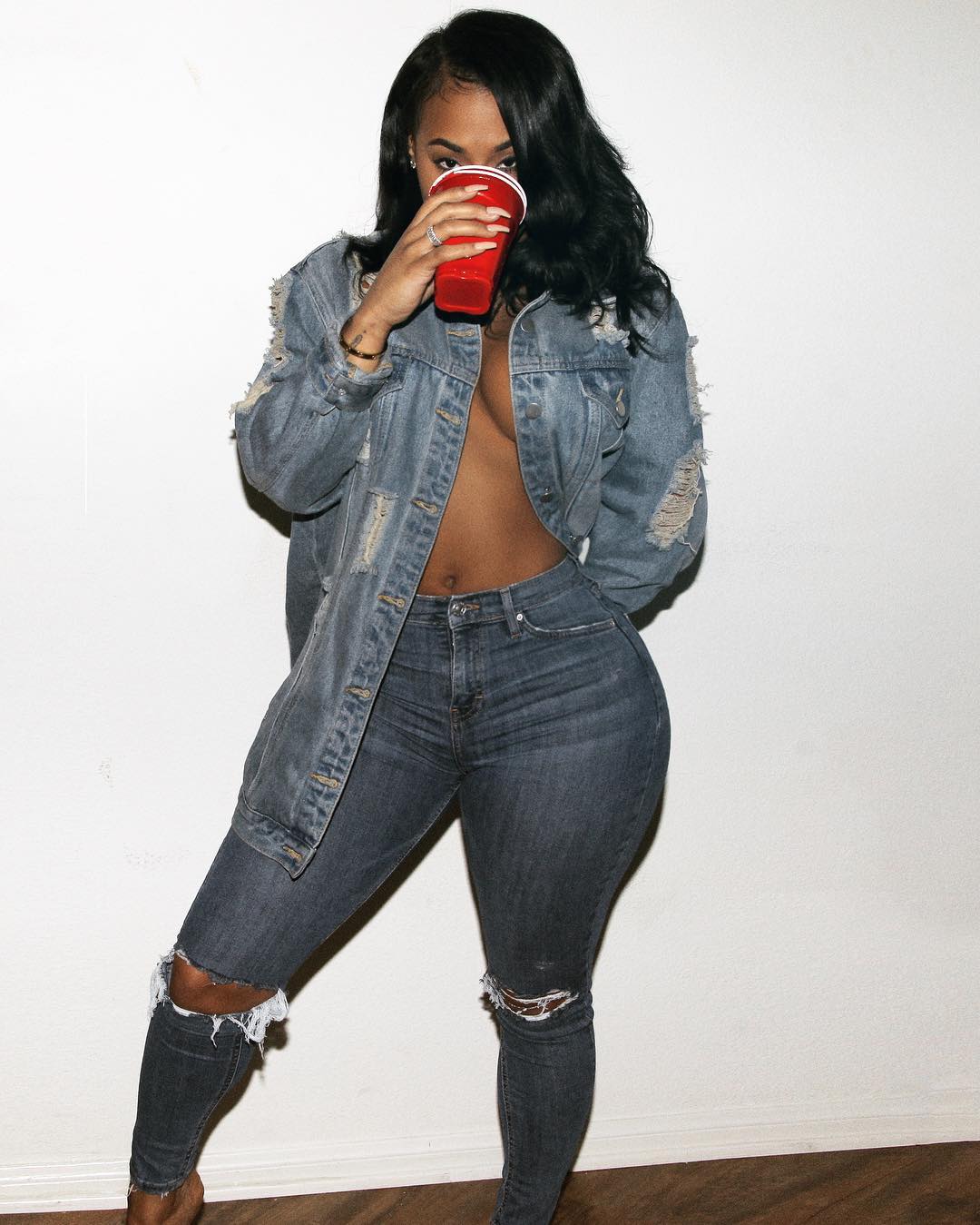 Lira Galore | Scrolller