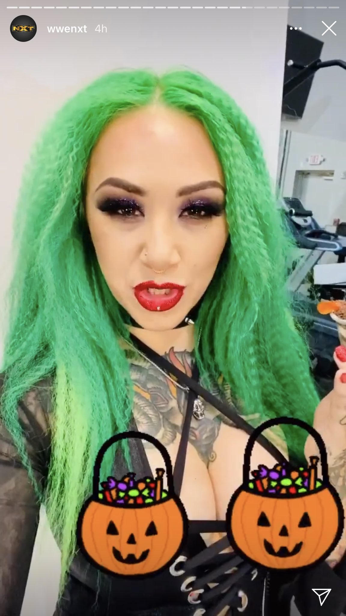 love-these-huge-goth-boobs-scrolller