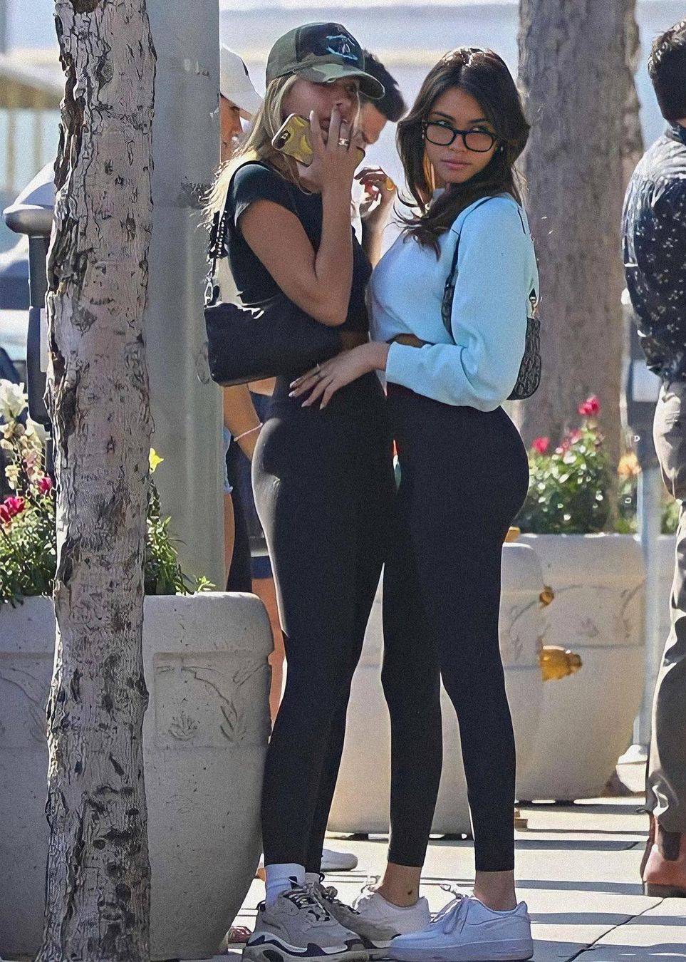 Madison beer and Isabella Jones Scrolller