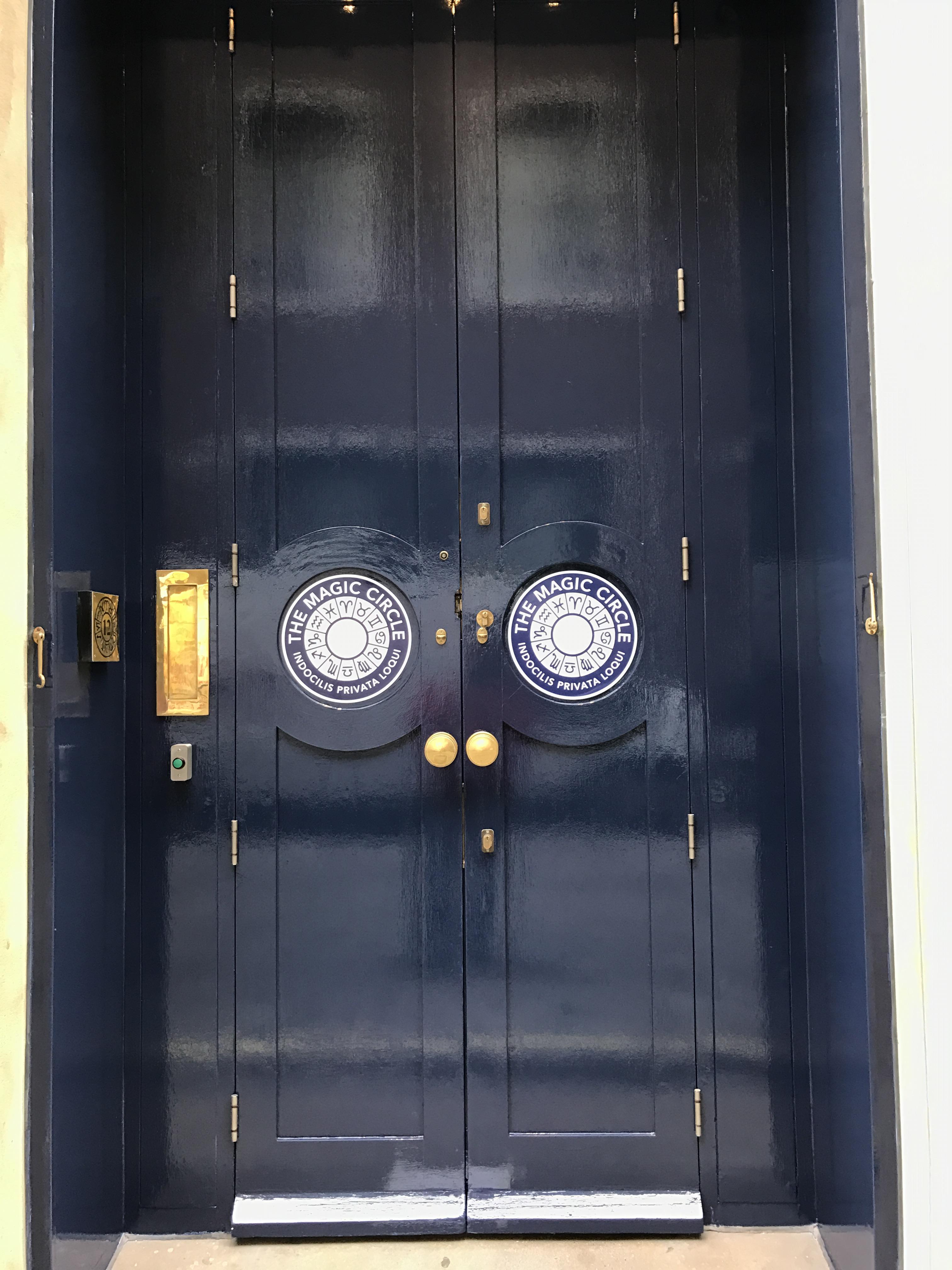 Magic Circle ritual spaces in Eyes Wide Shut Under the Spell (3