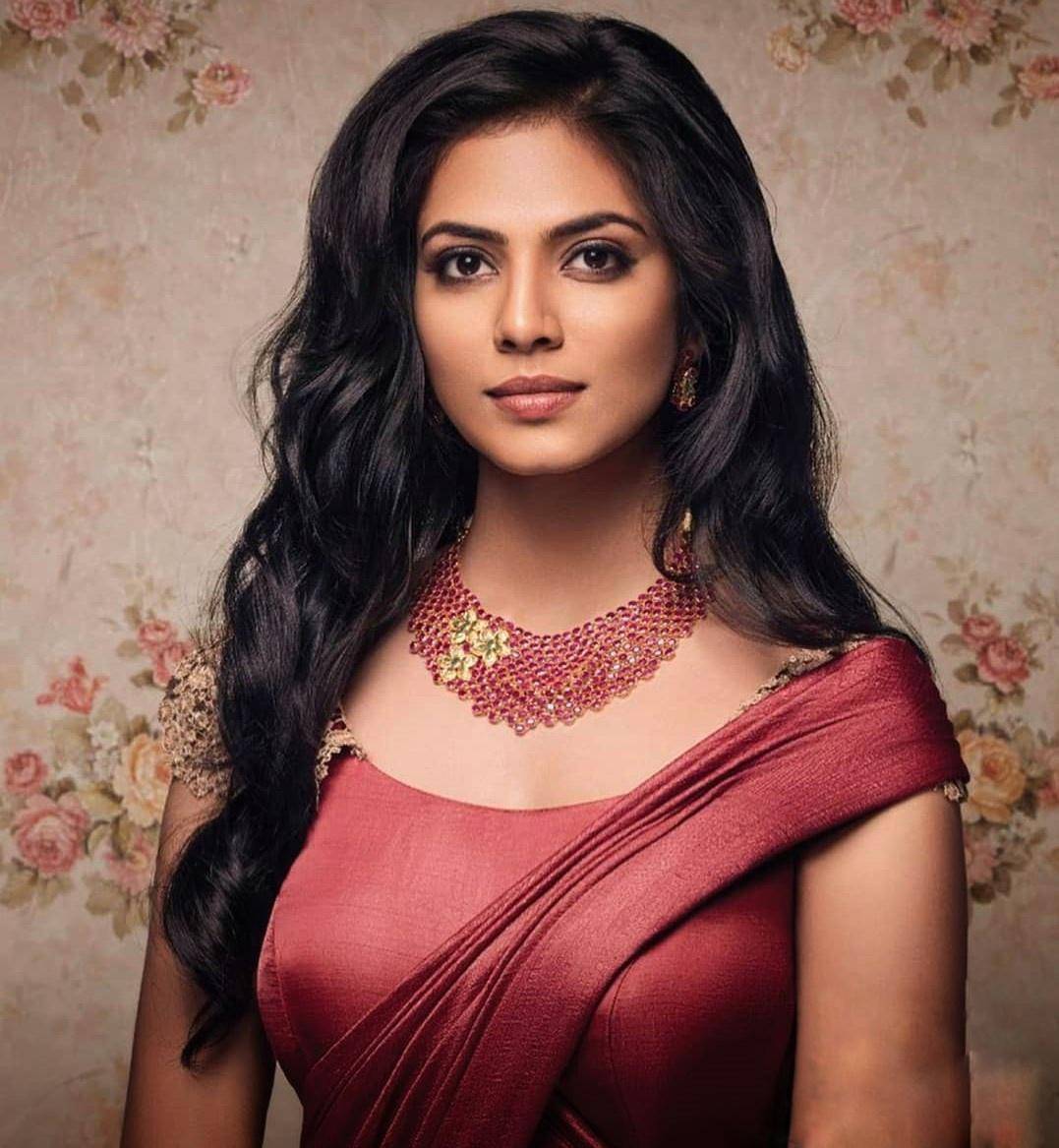 Malavika Mohanan | Scrolller