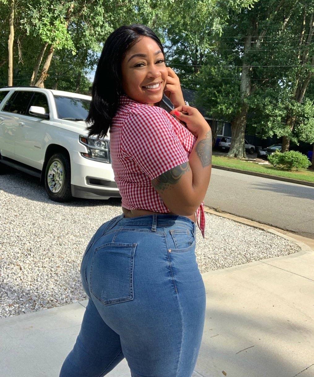 Mighty thick in them jeans | Scrolller