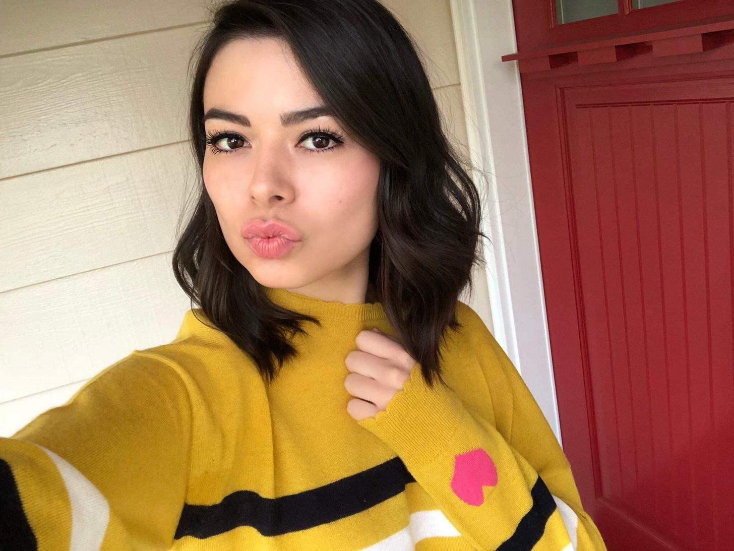 Miranda Cosgrove Is About To Give You A Valentines Day Blowjob Scrolller