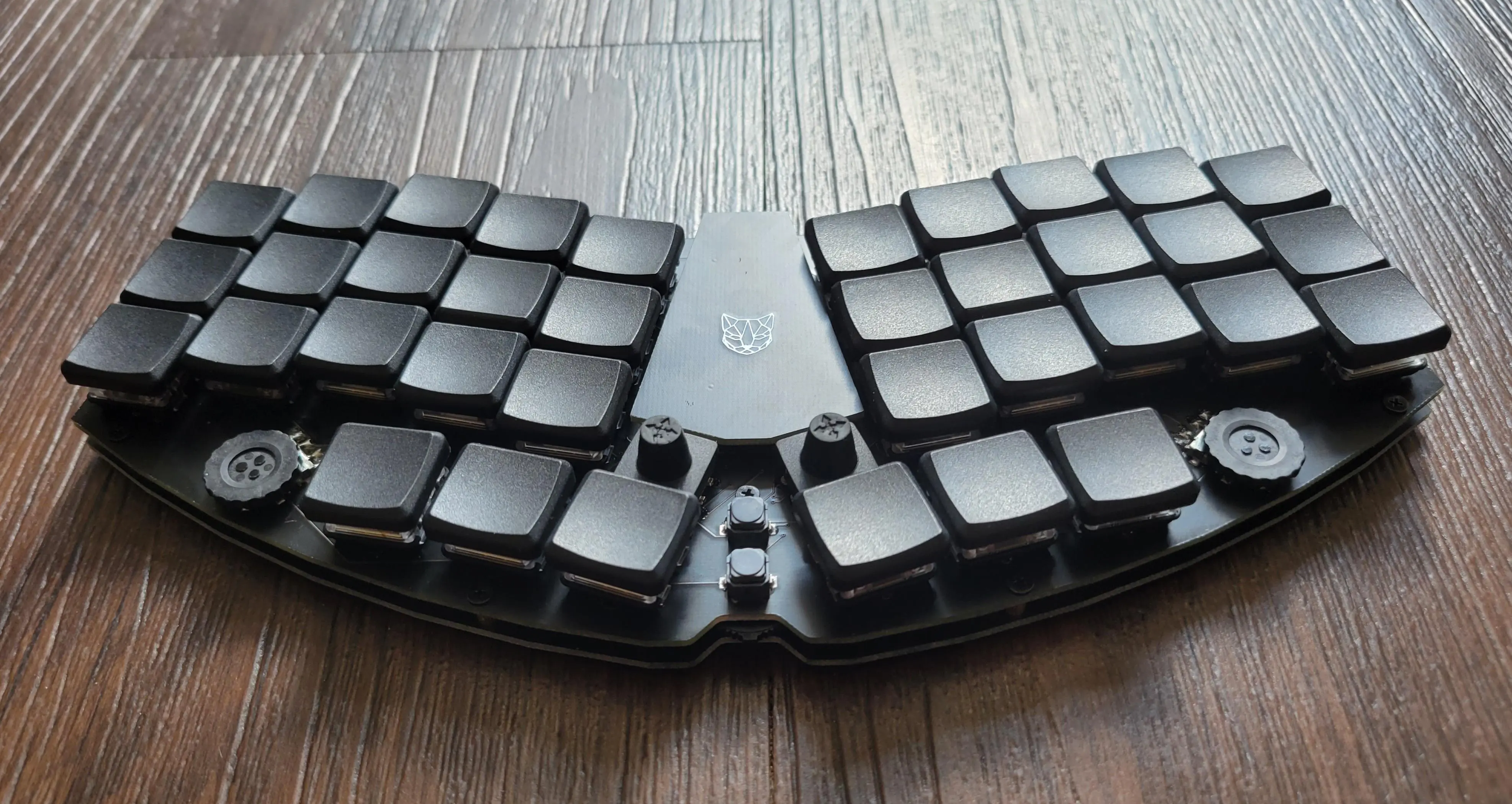 Modular Ergo Keyboard Modular low profile ergo keyboard with built-in USB hub | Scrolller