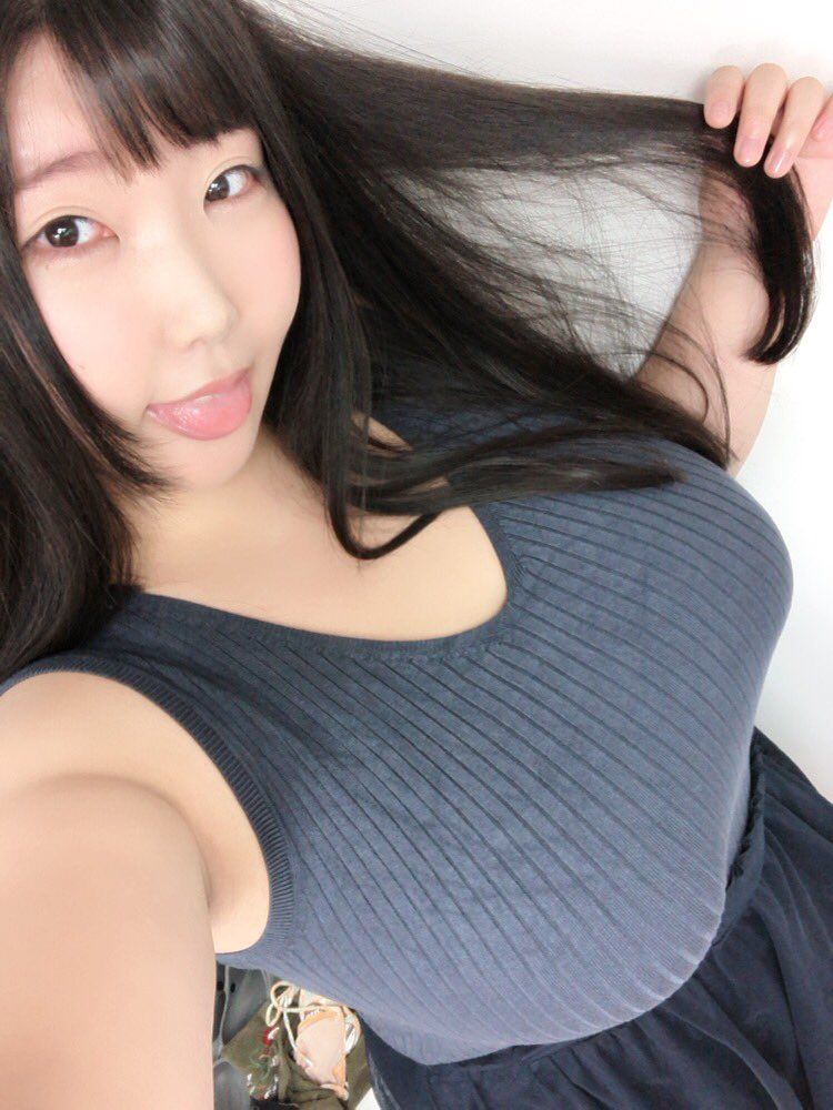 Momose Momo is perfect Scrolller