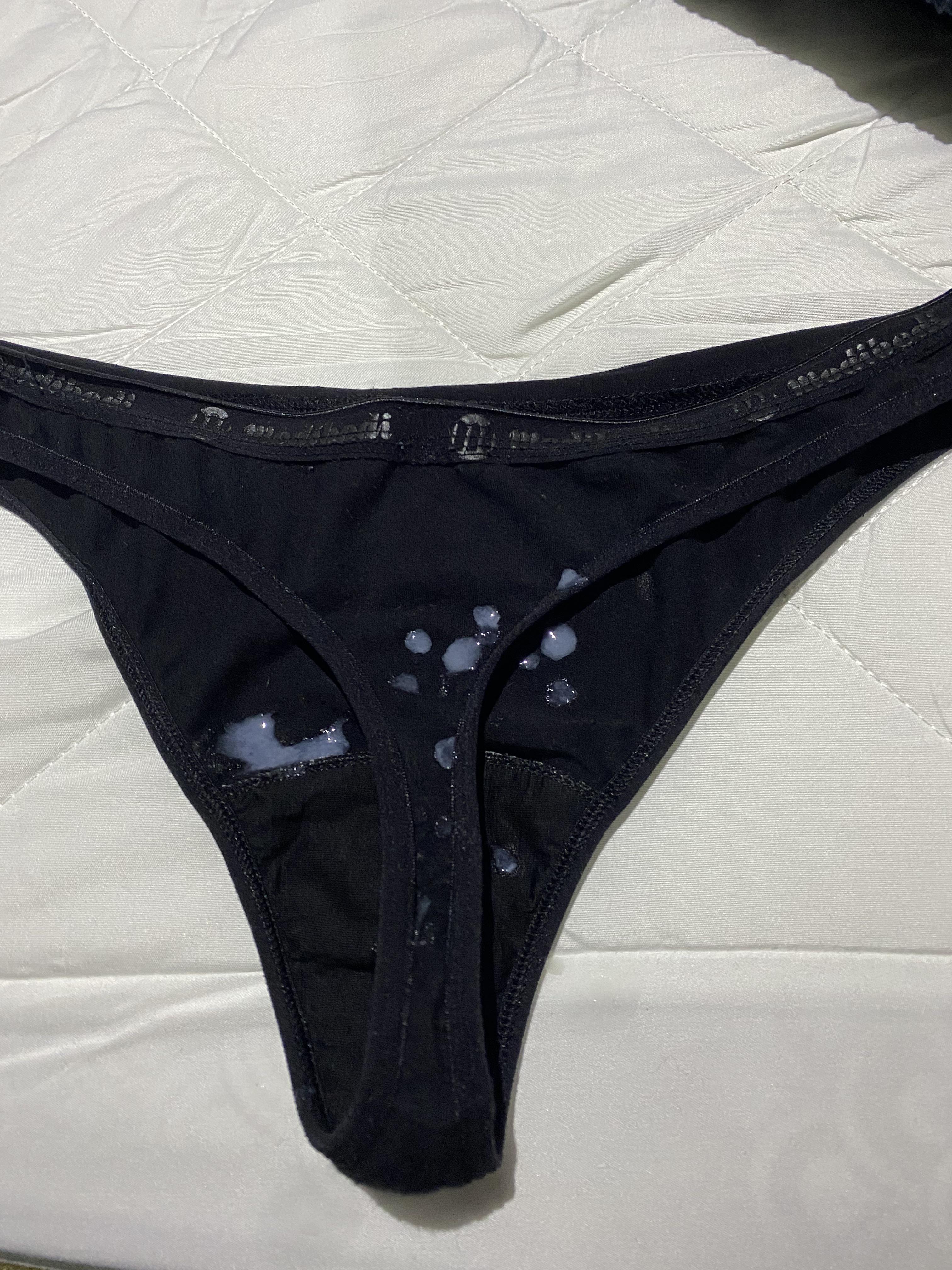 Moms workout thong had such a strong ass smell I just couldn’t resist