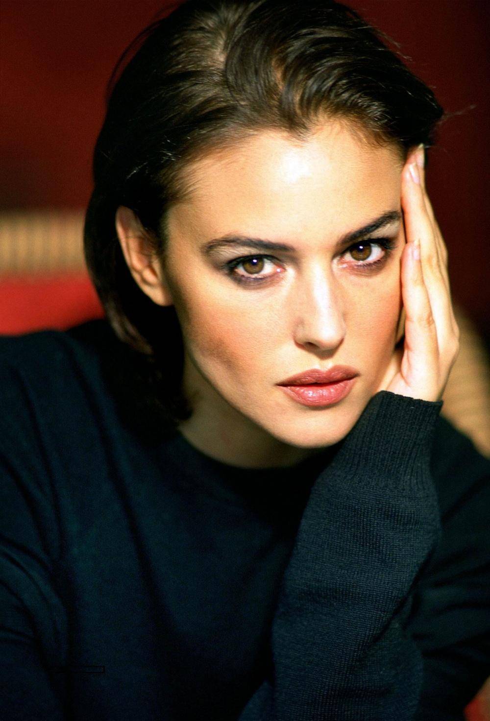 Monica Bellucci Scrolller