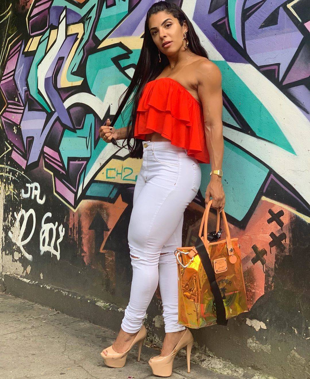 @monique.rizzeto's jeans cannot contain the off season thickness ...
