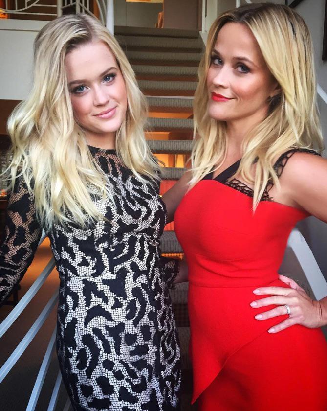 (Mother/Daughter battle) Ava Phillippe vs Reese Witherspoon | Scrolller