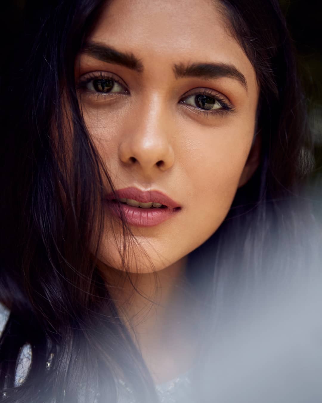 Mrunal Thakur has such amazing lips 💦💋 | Scrolller