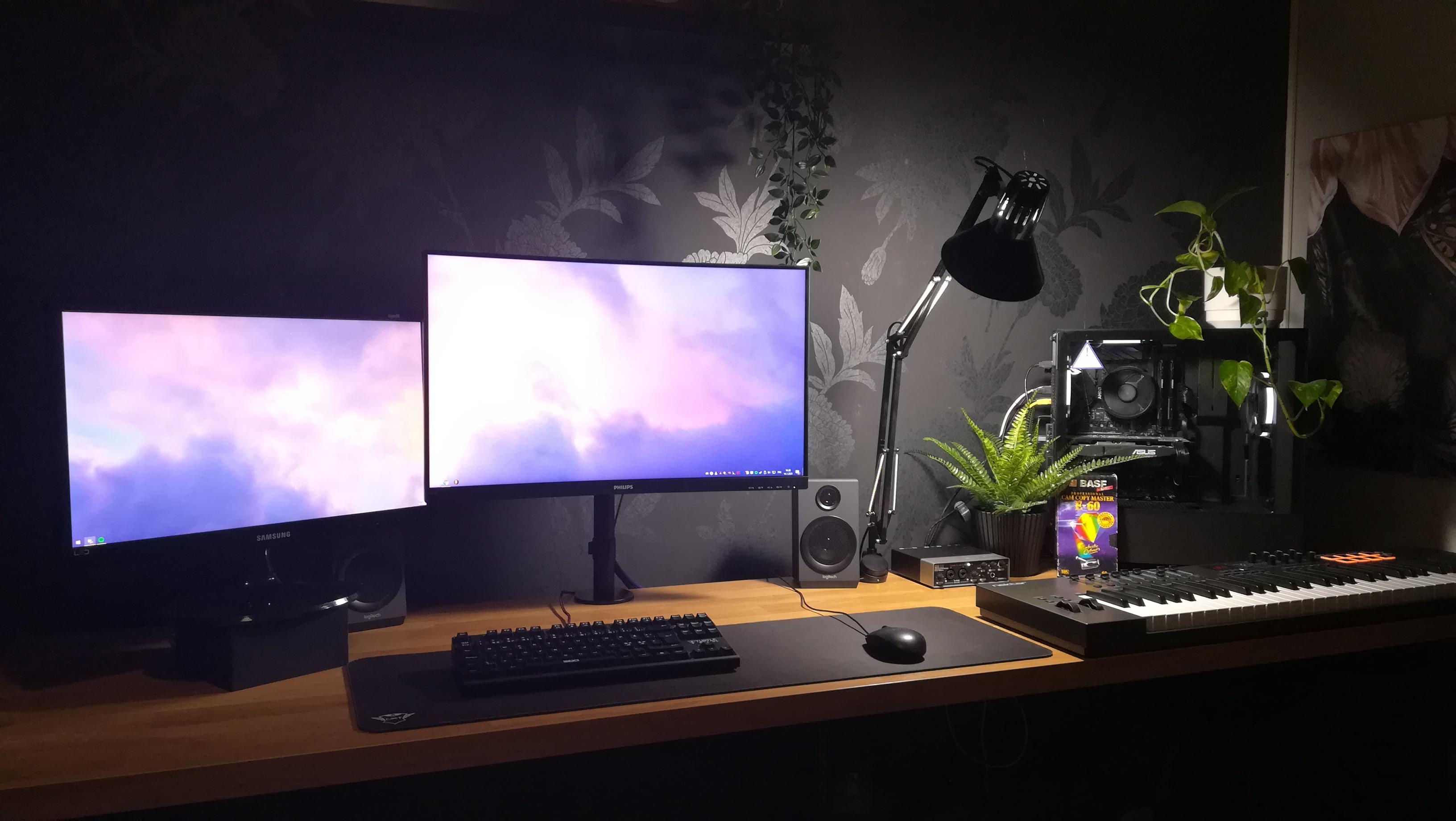 my chill music + gaming setup | Scrolller