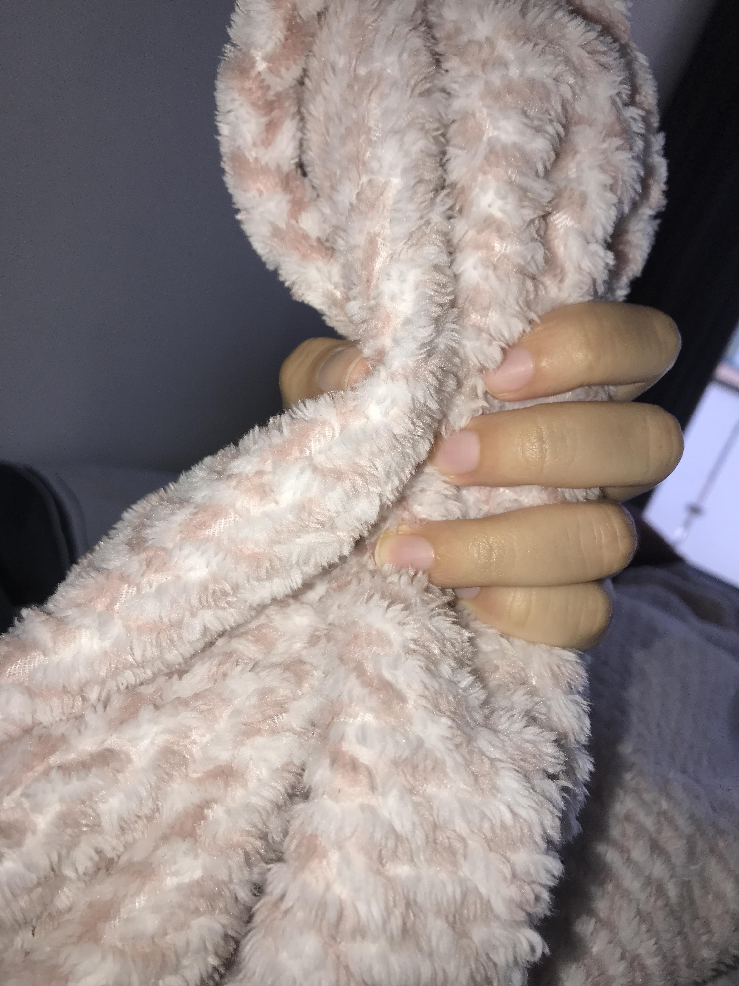 My petite hands have really good grip☺️ if you want to see more of my ...