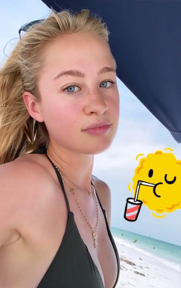 Nelly Korda Scrolller