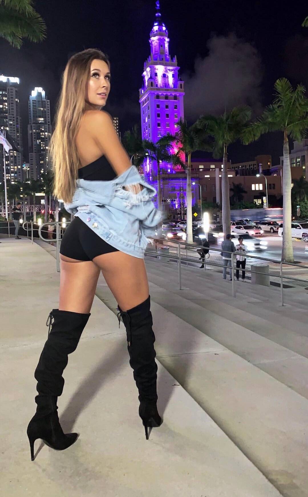 Nicky Gile Scrolller