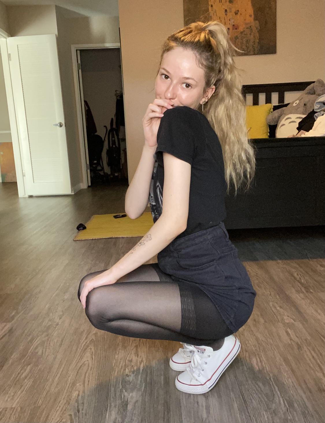 pantyhose_princess99😘😘😘 Check her out on Insta!!! | Scrolller