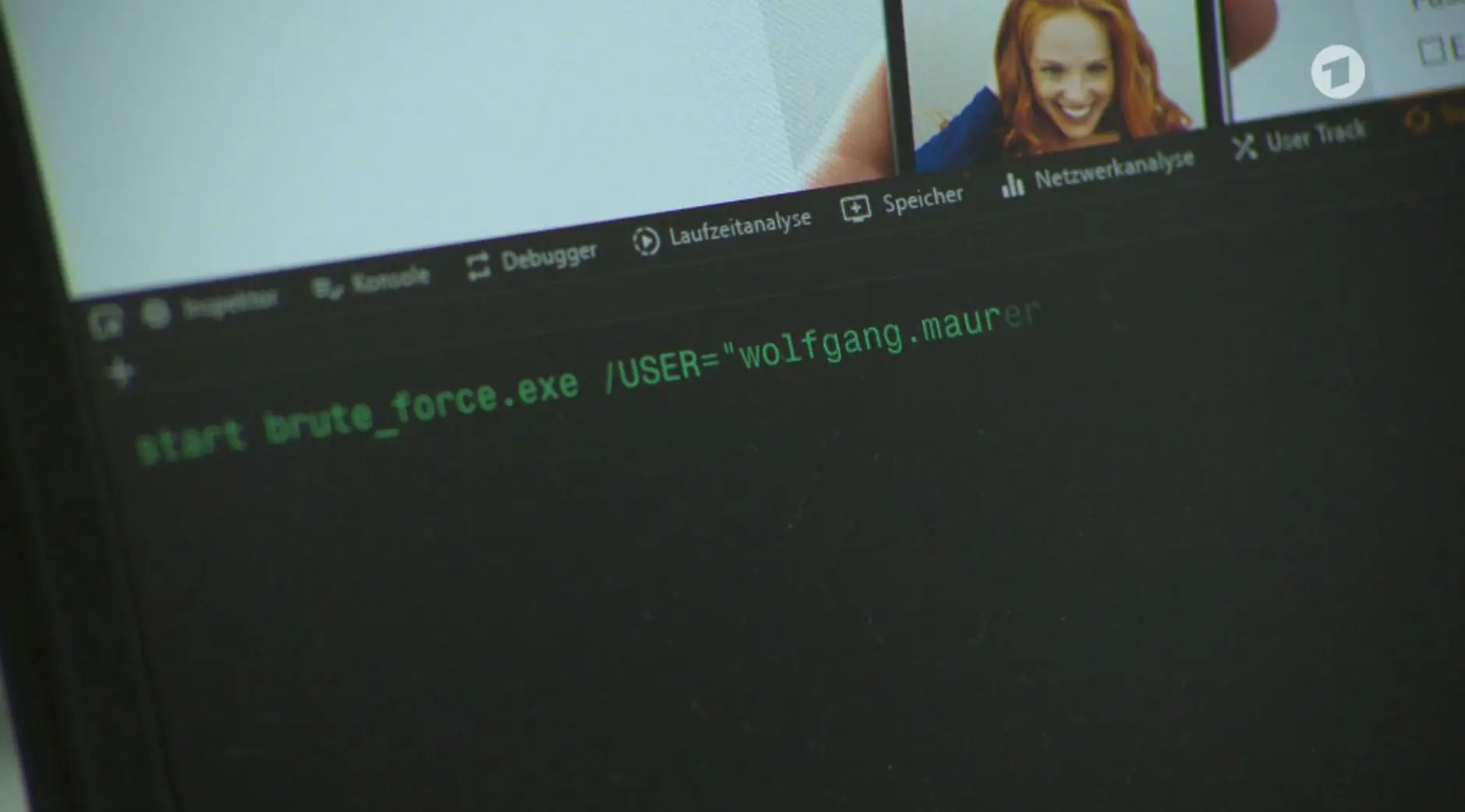 [Polizeiruf 110: Die Lüge, die wir Zukunft nennen] Hacker starts his ...