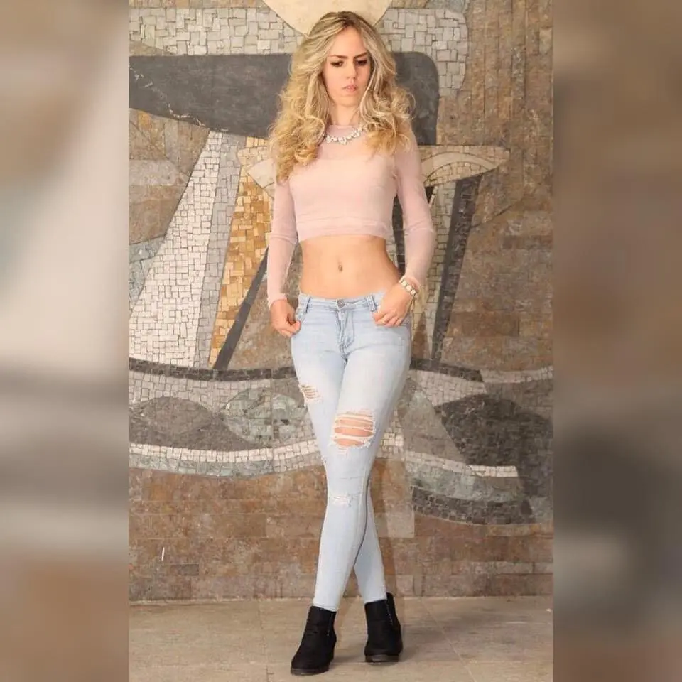 Princess of midriff | Scrolller