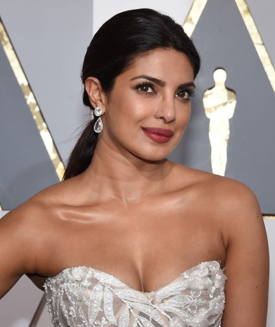 Priyanka Chopra Scrolller 