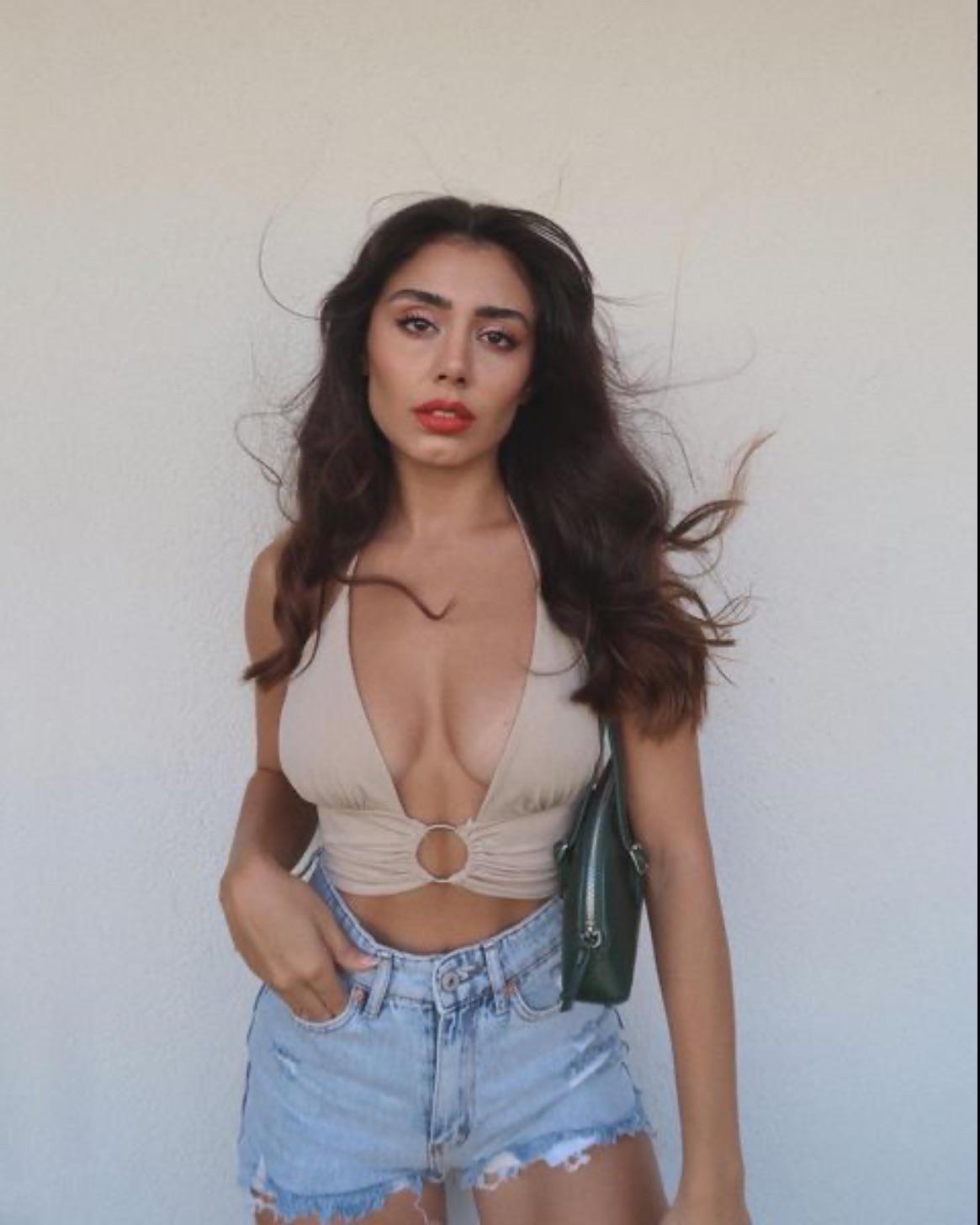 Rabia karaarslan scrolller